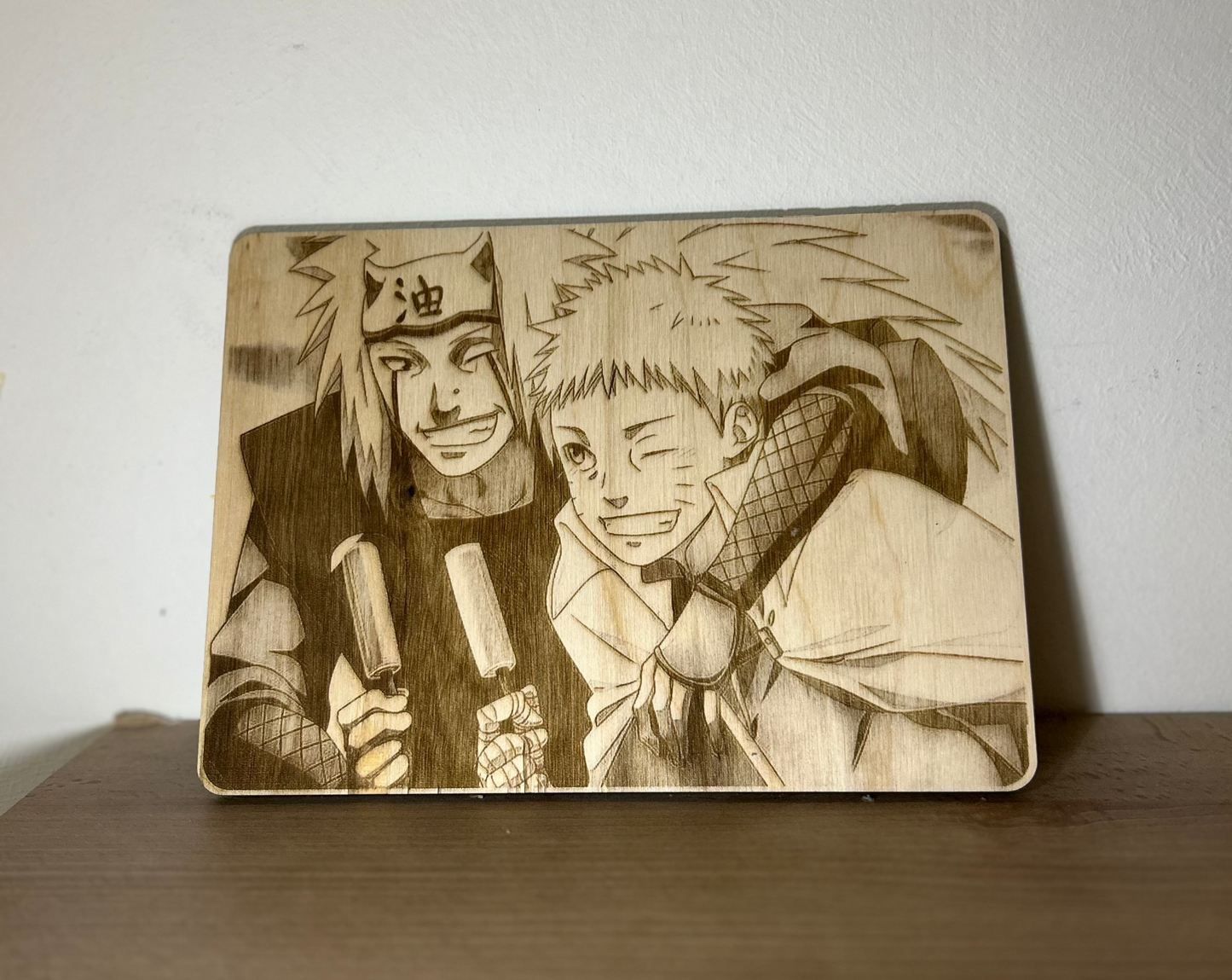 Plaque Personnalisée gravure sur bois - Immortalisez Vos Héros Préférés - Arthena Prestige